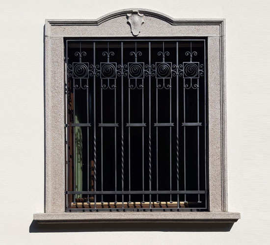 finestra-grate-ferro-battuto
